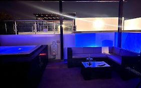 Outstanding Pent House W/Jacuzzi